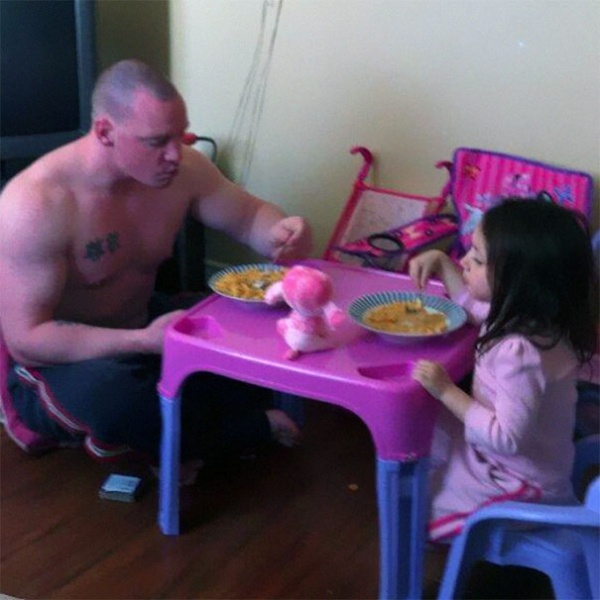 11503560-R3L8T8D-600-awesome-dads-fatherhood-2__605