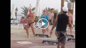 Танец Русского Туриста, Который Поразил Всех Отдыхающих На Пляже