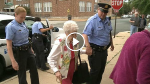 Полицейские арестовали 102-летнюю бабушку. Узнав причину, тебе будет сложно сдержать улыбку!