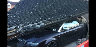 Водитель мусоровоза обрушил на кабриолет Audi S4 крышу парковки
