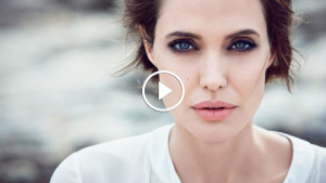 Очаровательная Анджелина Джоли в потрясающей рекламе нового парфюма!